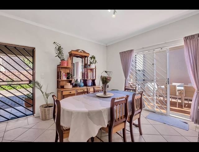 3 BEDROOM TOWNHOUSE FOR SALE IN LINDEN